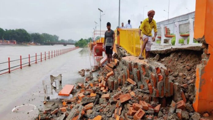 Ghat built three months ago collapsed