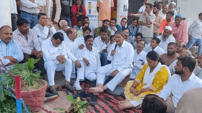 Harish Rawat staged a sit-in in the police station premises