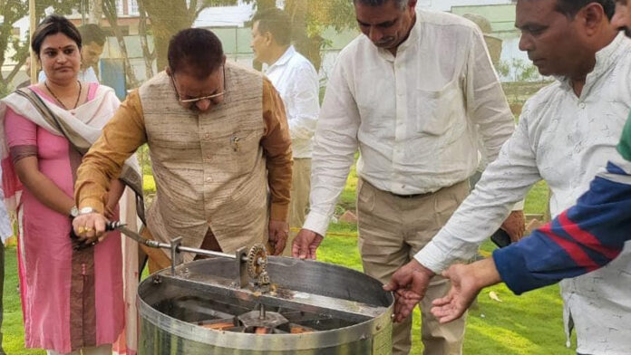 Ganesh Joshi extracted honey