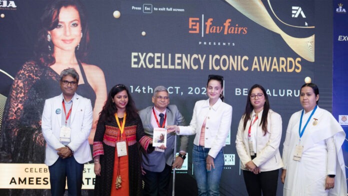 Excellence Iconic Award given to 80 people doing excellent work