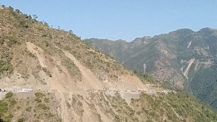 Badrinath Highway near Teen Dhara closed for 20 hours