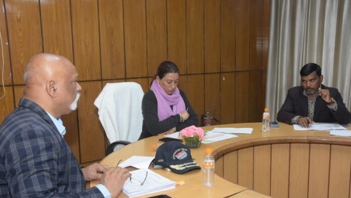 Minister Rekha Arya reviewed Chief Minister announcements