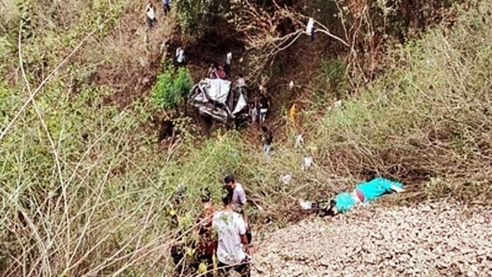 Husband wife and daughter die after car falls into ditch