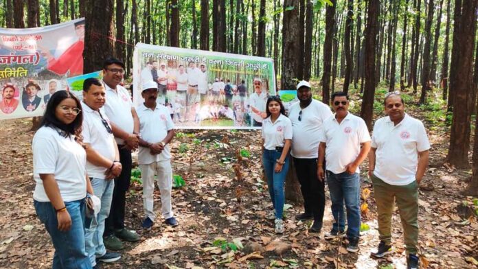 Protest against cutting of trees continues